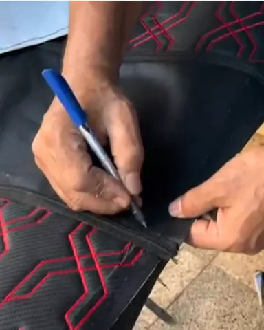 تعليم خامة بنقشة كربون وخياطة حمراء بالقلم قبل القص